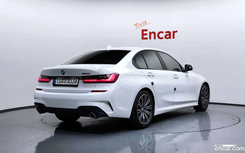 BMW 3 Series 320i M 2022 — миниатюра 2
