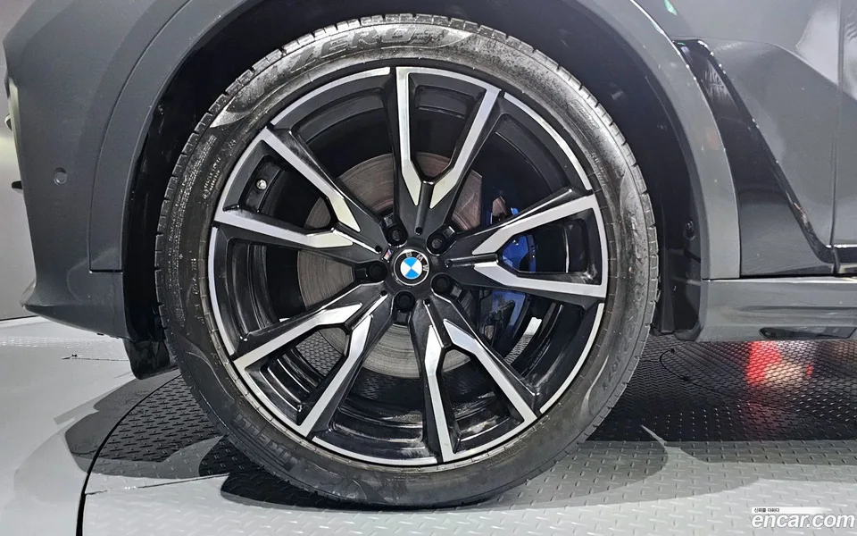 BMW X7 xDrive 40i M 6 2022 — миниатюра 5