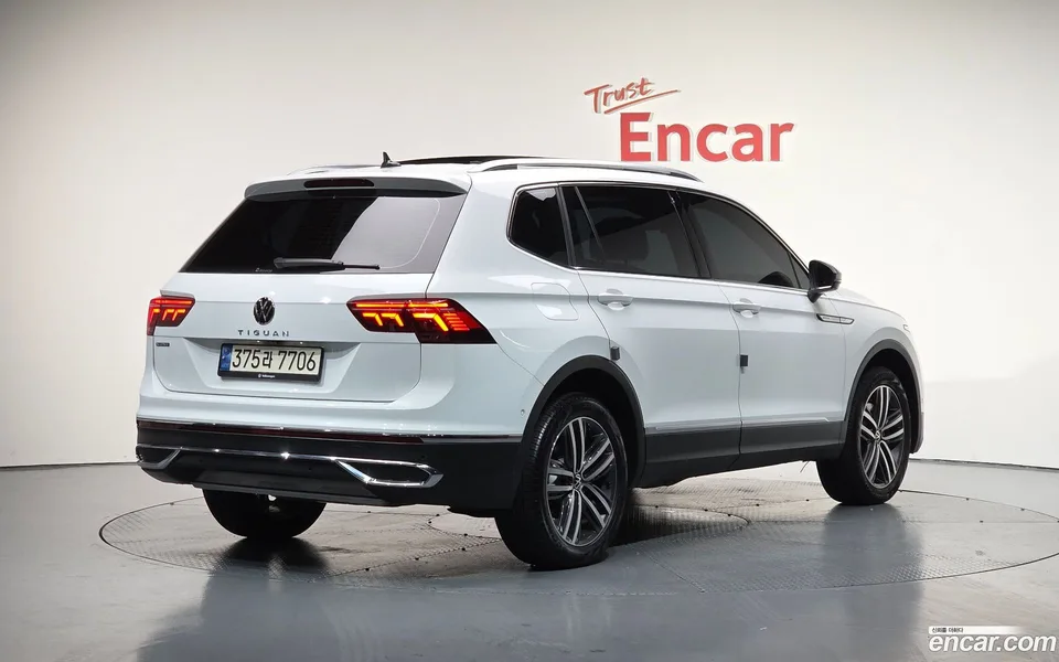 Volkswagen Tiguan Allspace 2.0 TSI 2023 — миниатюра 2