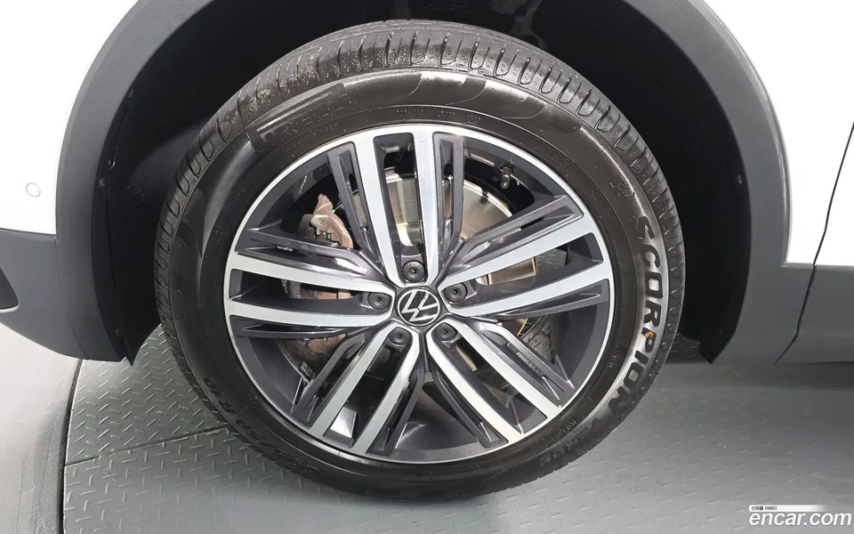 Volkswagen Tiguan Allspace 2.0 TSI 2023 — миниатюра 5