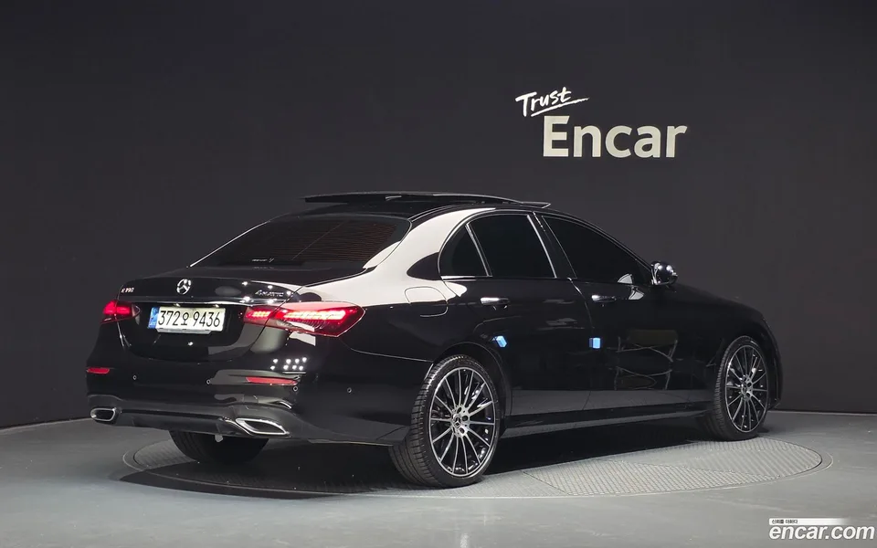 Mercedes-Benz E-Class E350 4MATIC AMG Line 2022 — миниатюра 2