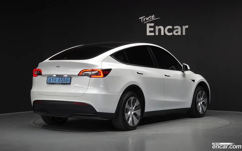 Tesla Model Y AWD 2022 — миниатюра 2