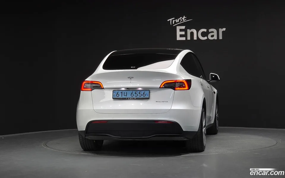 Tesla Model Y AWD 2022 — миниатюра 4