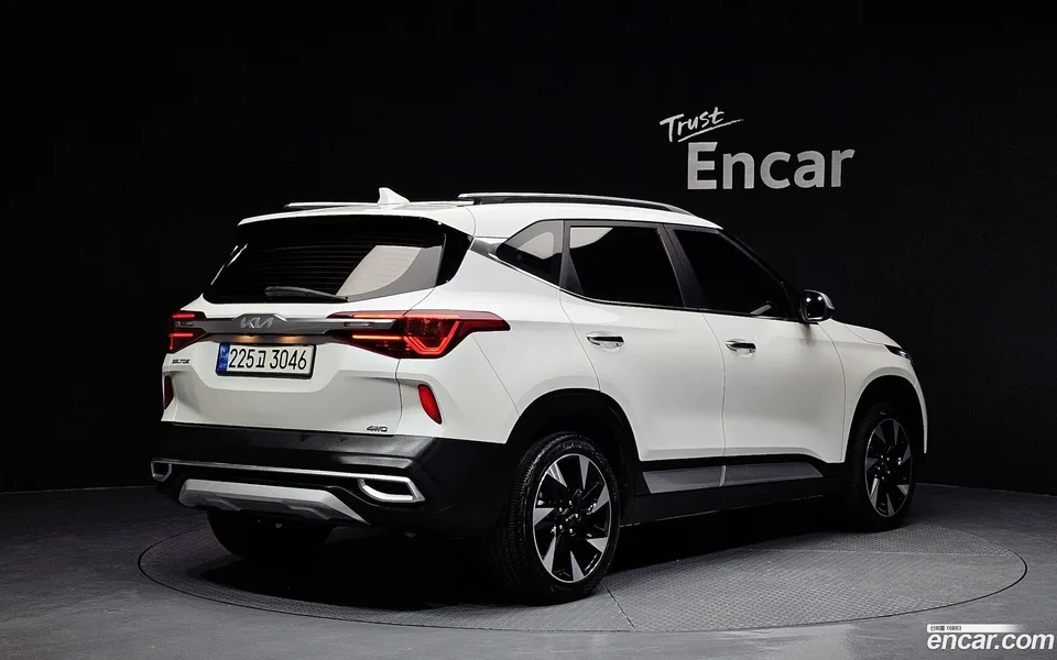 Kia Seltos 1.6 4WD 2022 — миниатюра 2
