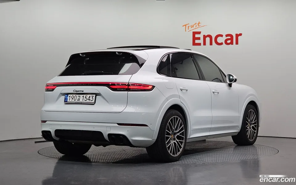 Porsche Cayenne 3.0 2023 — миниатюра 2