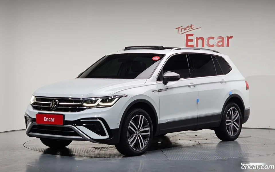 Volkswagen Tiguan Allspace 2.0 TSI 2023 — фото 1, купить с доставкой в Москву