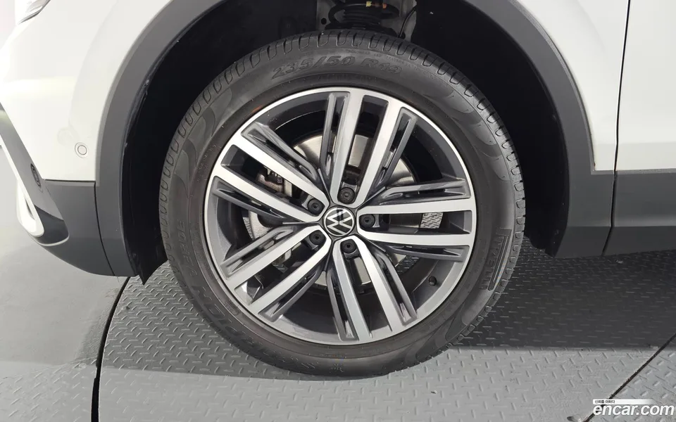 Volkswagen Tiguan Allspace 2.0 TSI 2023 — миниатюра 5