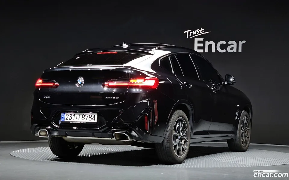 BMW X4 xDrive20i M 2023 — миниатюра 2