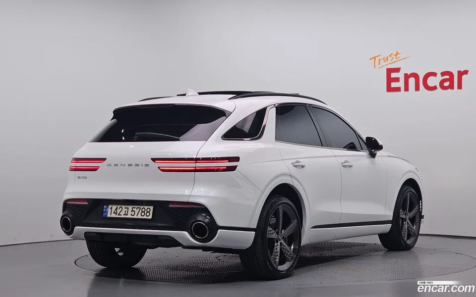 Genesis GV70 2.5T 2WD 2023 — миниатюра 2