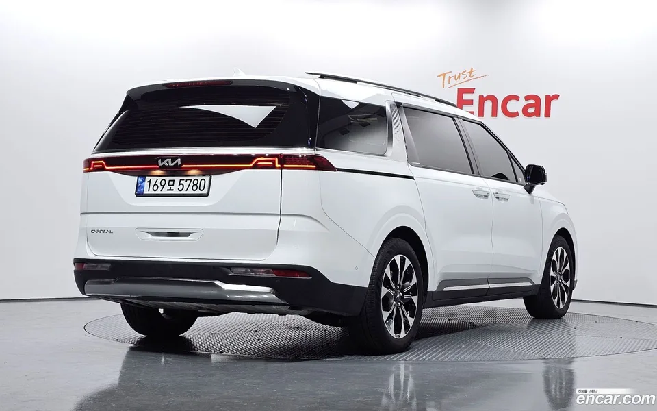 Kia Carnival 7 2023 — миниатюра 2
