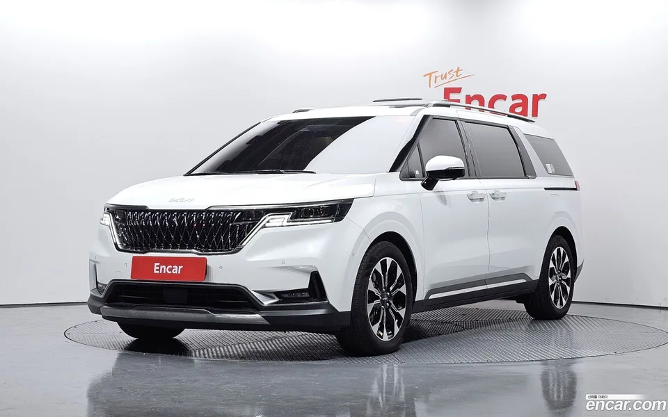 Kia Carnival 7 2023 — фото 1, купить с доставкой в Москву