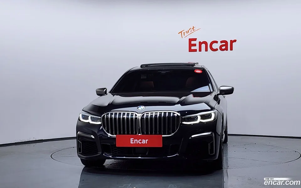 BMW 7 Series M760Li xDrive 2022 — миниатюра 3