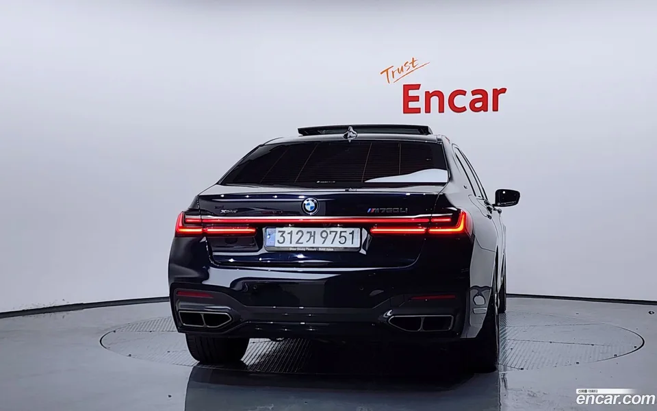 BMW 7 Series M760Li xDrive 2022 — миниатюра 4