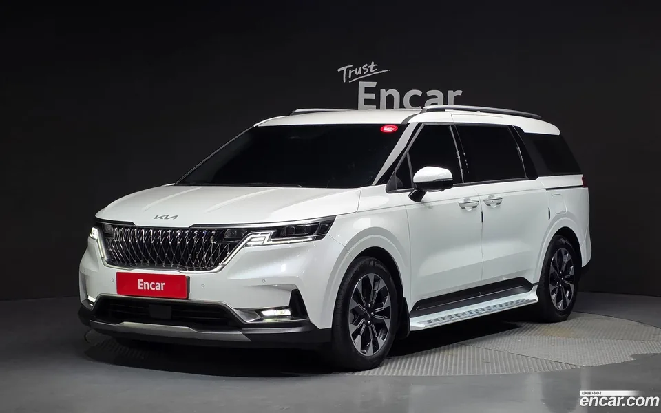 Kia Carnival 7 2023 — фото 1, купить с доставкой в Москву