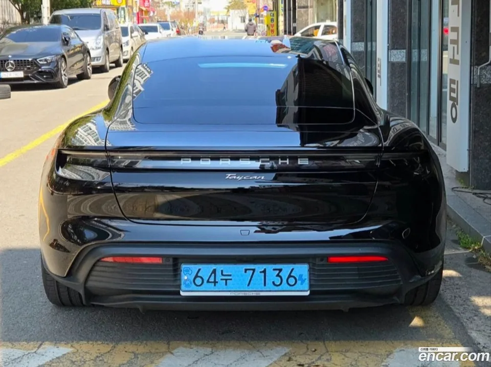 Porsche Taycan 2022 — миниатюра 2