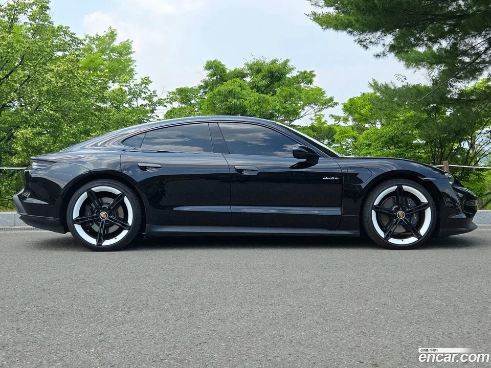 Porsche Taycan 2022 — миниатюра 4