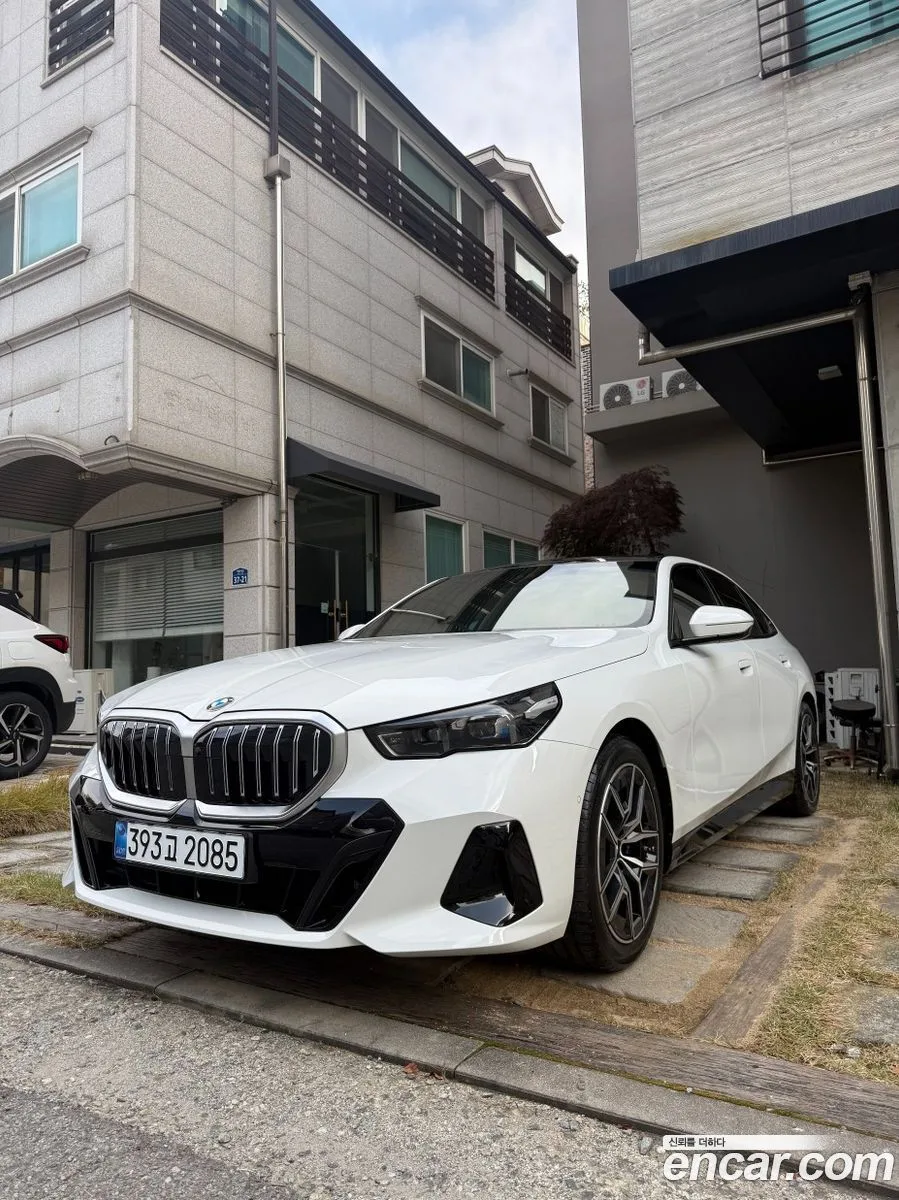 BMW 5 Series 520i M 2025 — миниатюра 2
