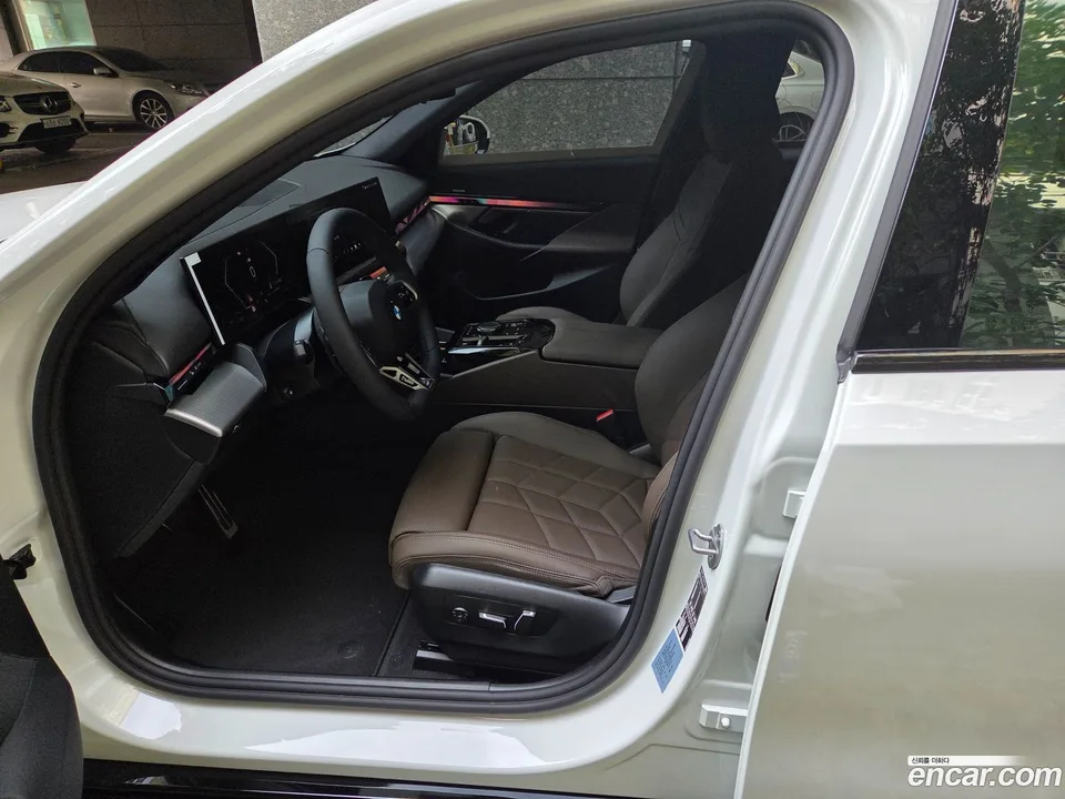 BMW 5 Series 520i M 2025 — миниатюра 5