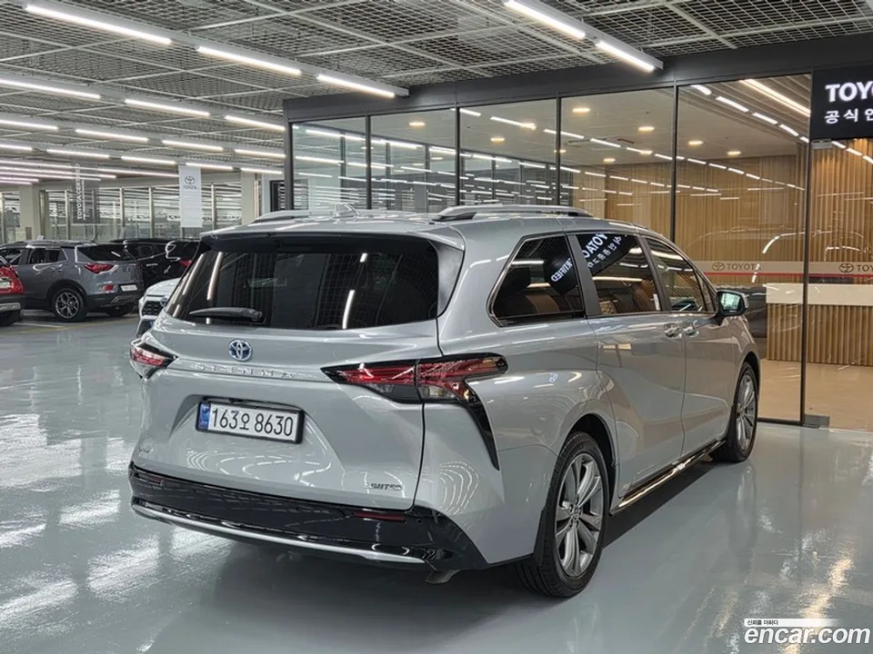 Toyota Sienna 2.5 2WD 2025 — миниатюра 2