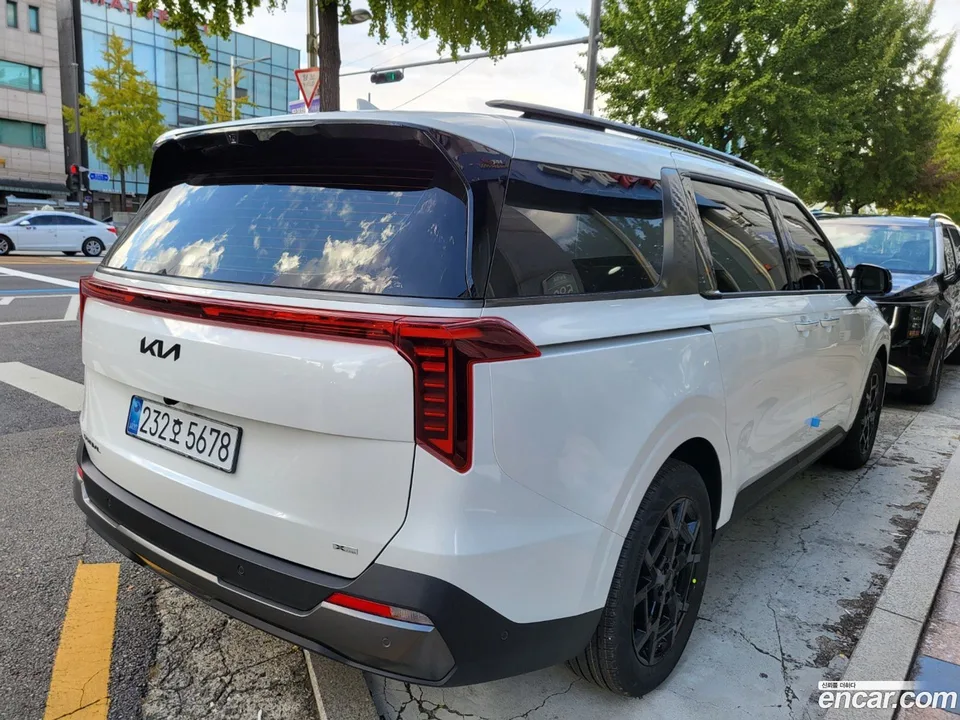 Kia Carnival HEV 9 X Line 2025 — миниатюра 4
