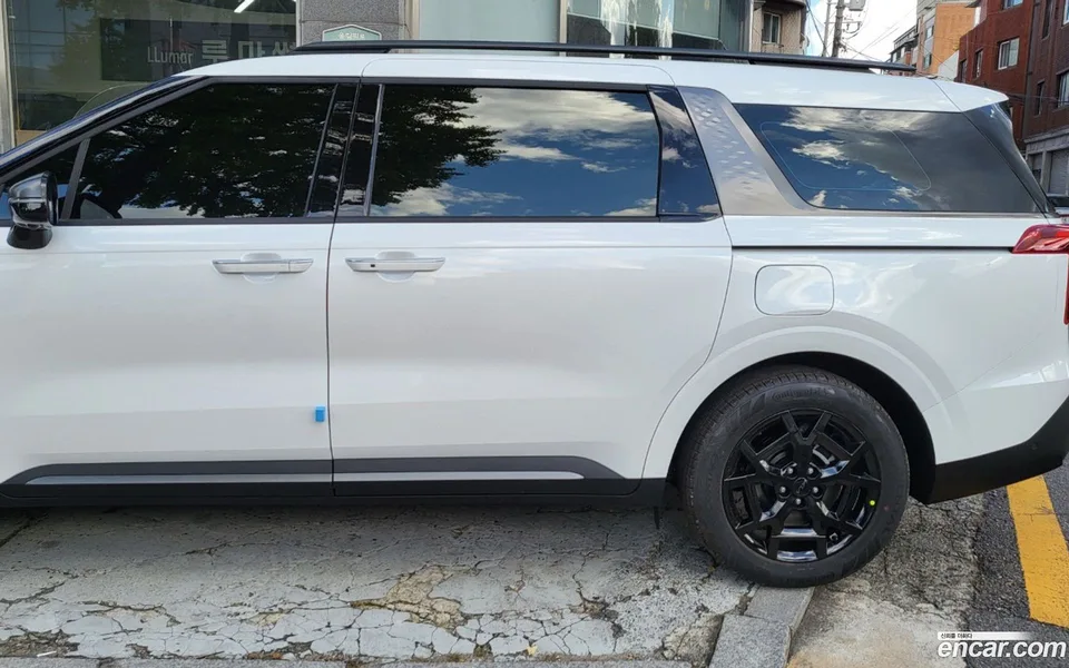Kia Carnival HEV 9 X Line 2025 — миниатюра 5