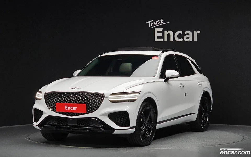 Genesis GV70 2.5T 2WD 2024 — фото 1, купить с доставкой в Москву