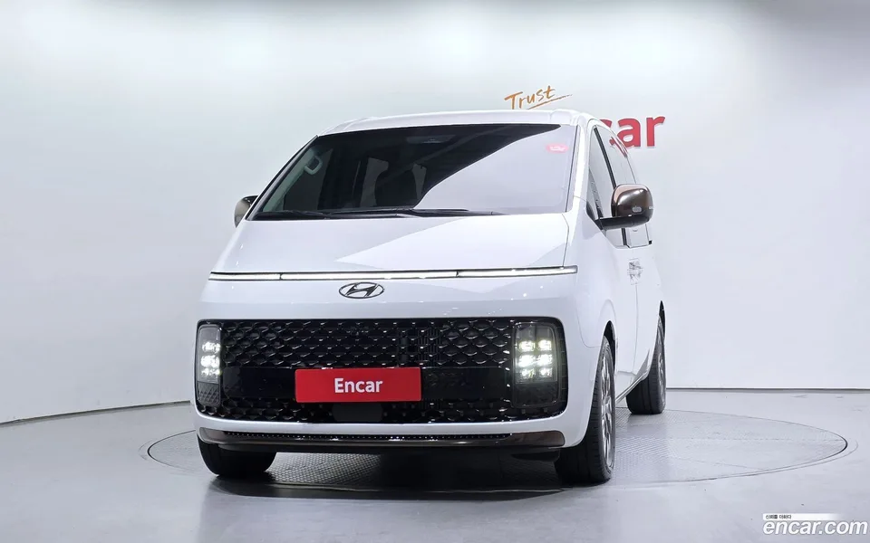 Hyundai Staria 4WD 7 2023 — миниатюра 3
