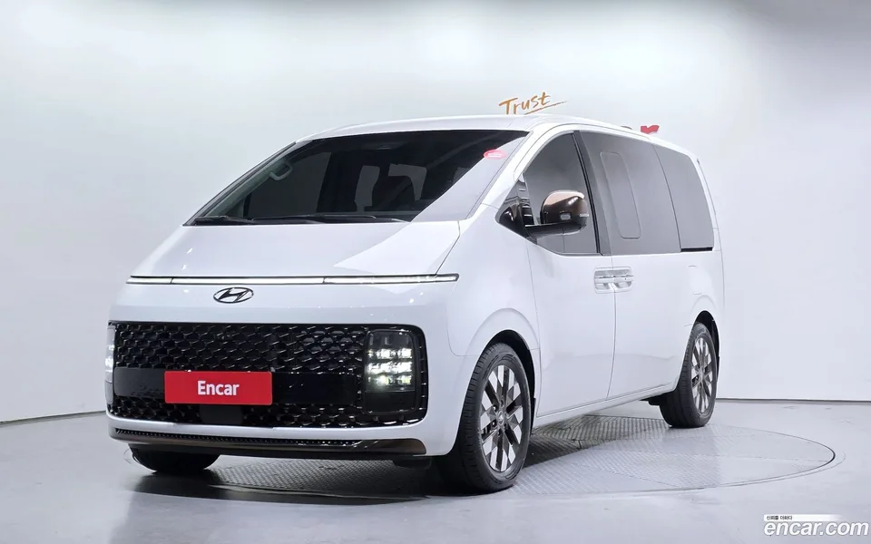 Hyundai Staria 4WD 7 2023 — фото 1, купить с доставкой в Москву