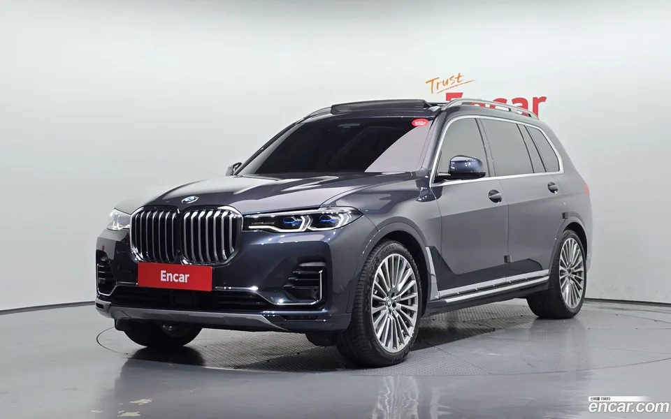 BMW X7 xDrive 40d 7 2022 — фото 1, купить с доставкой в Москву