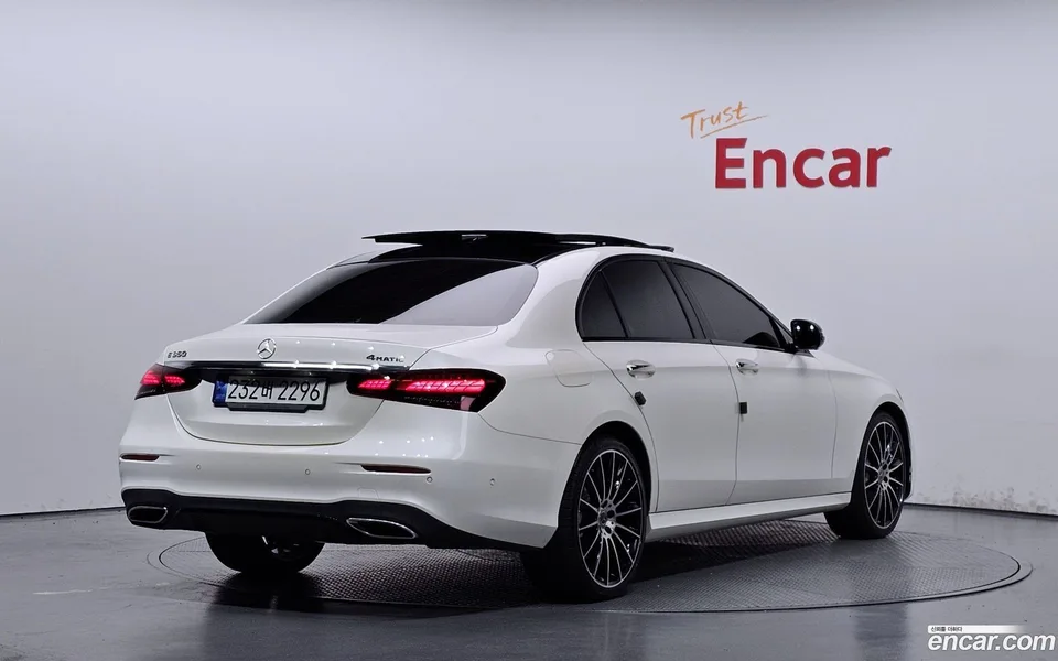 Mercedes-Benz E-Class E350 4MATIC AMG Line 2023 — миниатюра 2
