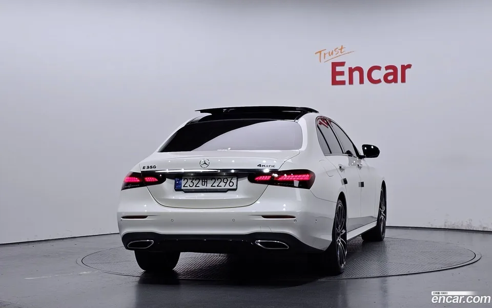 Mercedes-Benz E-Class E350 4MATIC AMG Line 2023 — миниатюра 4
