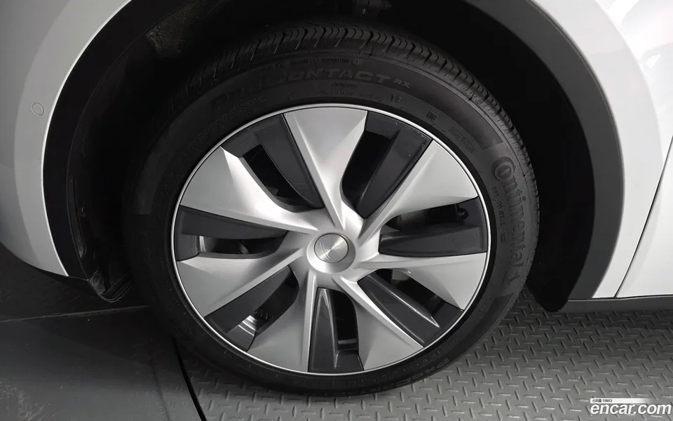 Tesla Model Y AWD 2022 — миниатюра 5