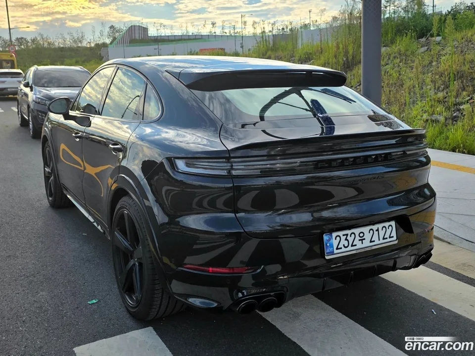 Porsche Cayenne 4.0 GTS 2025 — миниатюра 2