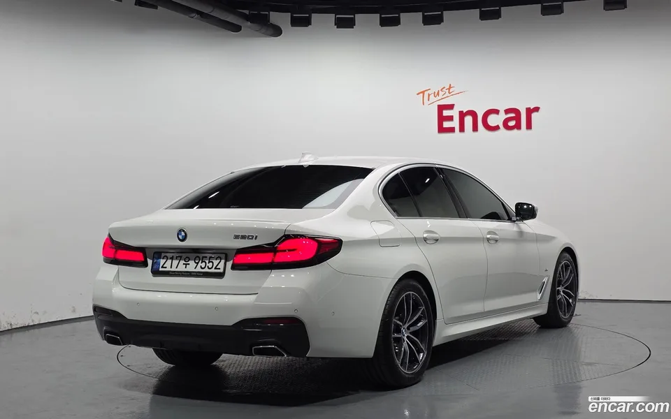 BMW 5 Series 520i M 2022 — миниатюра 2