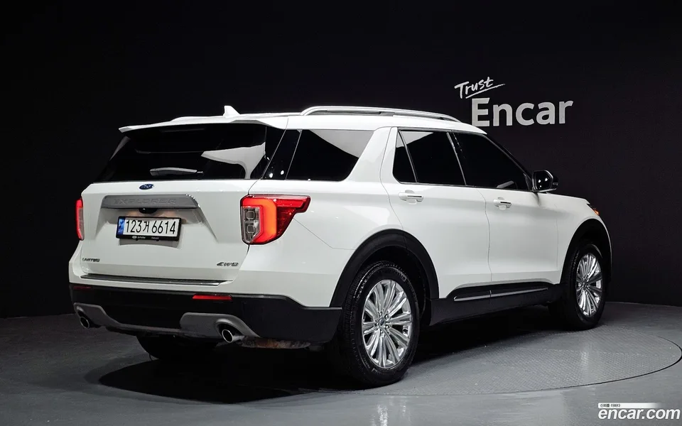 Ford Explorer 2.3 4WD 2022 — миниатюра 2