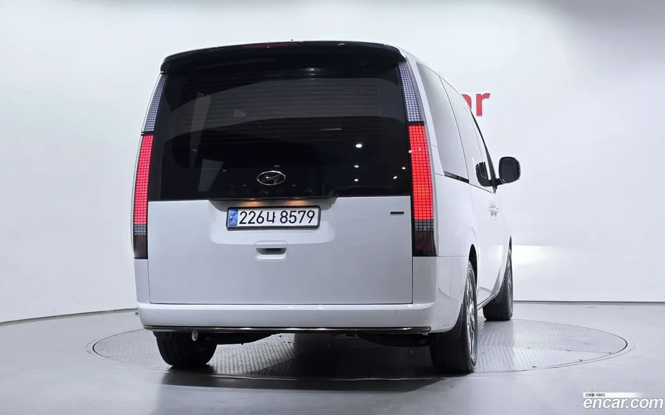 Hyundai Staria 4WD 7 2023 — миниатюра 4