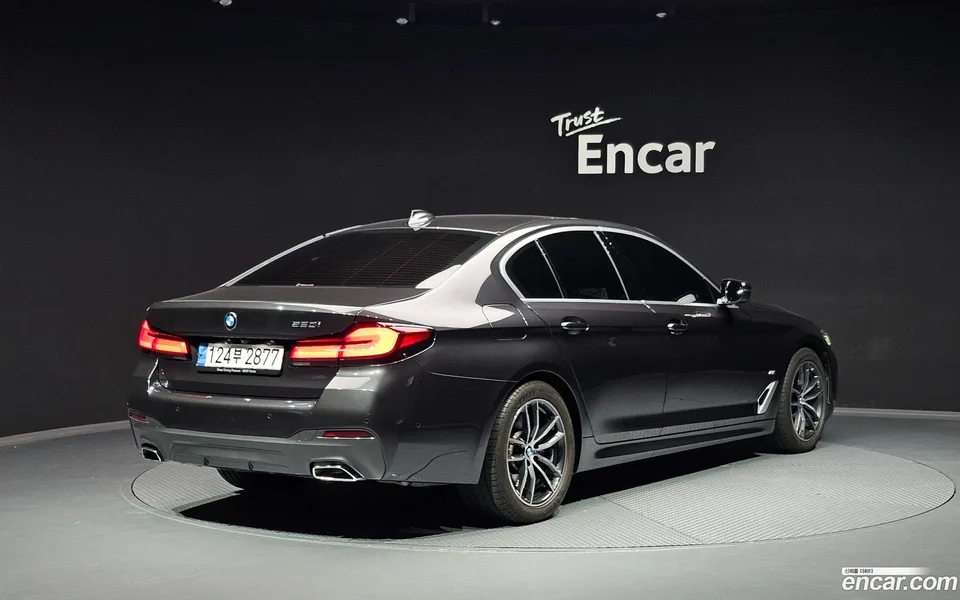 BMW 5 Series 520i M 2022 — миниатюра 2