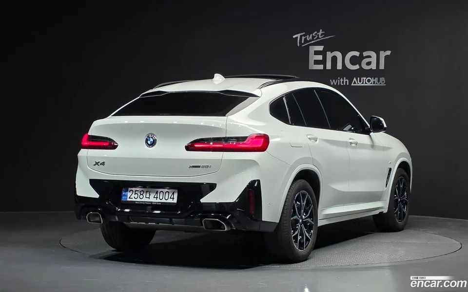 BMW X4 xDrive20i M 2022 — миниатюра 2
