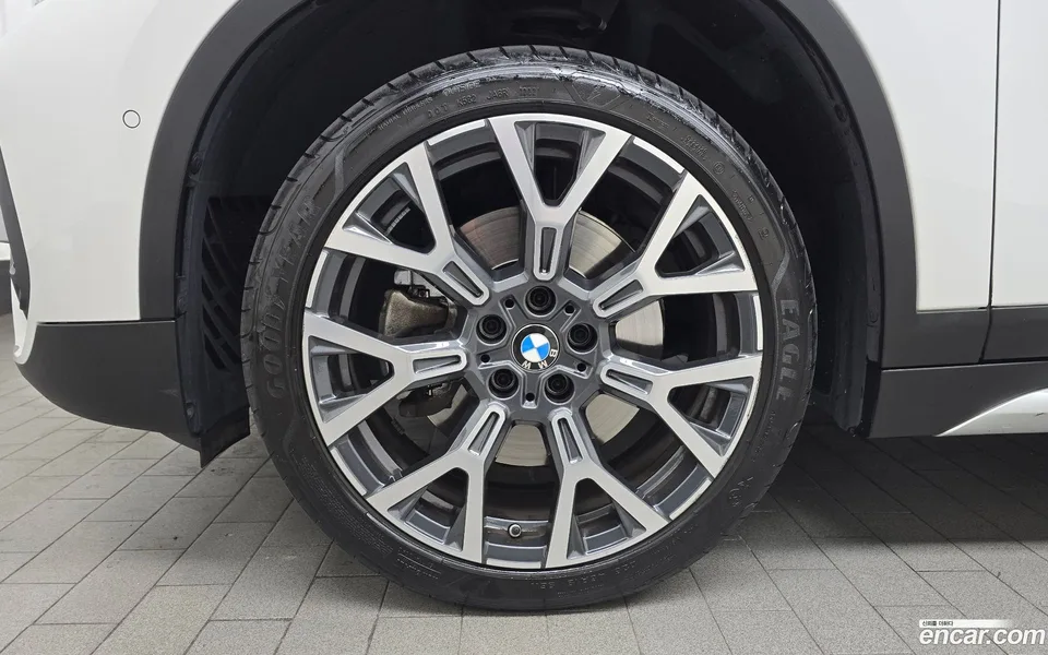 BMW X1 xDrive 20i xLine 2022 — миниатюра 5