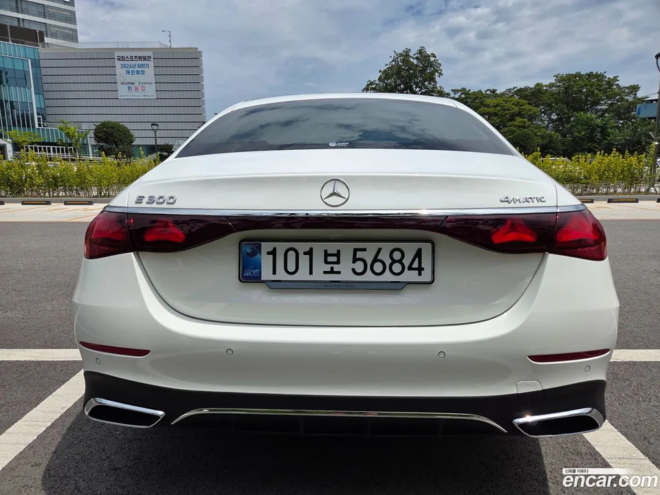 Mercedes-Benz E-Class E300 4MATIC AMG Line 2025 — миниатюра 3