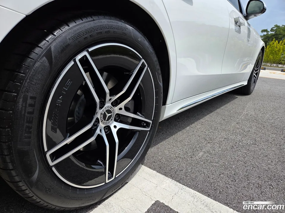 Mercedes-Benz E-Class E300 4MATIC AMG Line 2025 — миниатюра 5