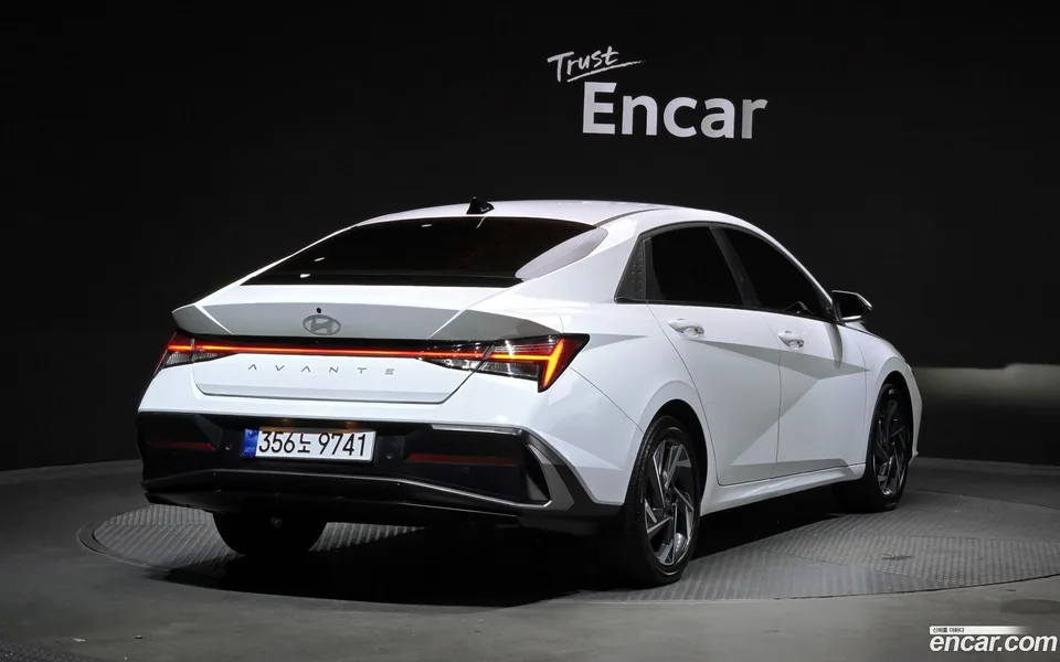 Hyundai Avante CN7 Hybrid 2025 — миниатюра 2