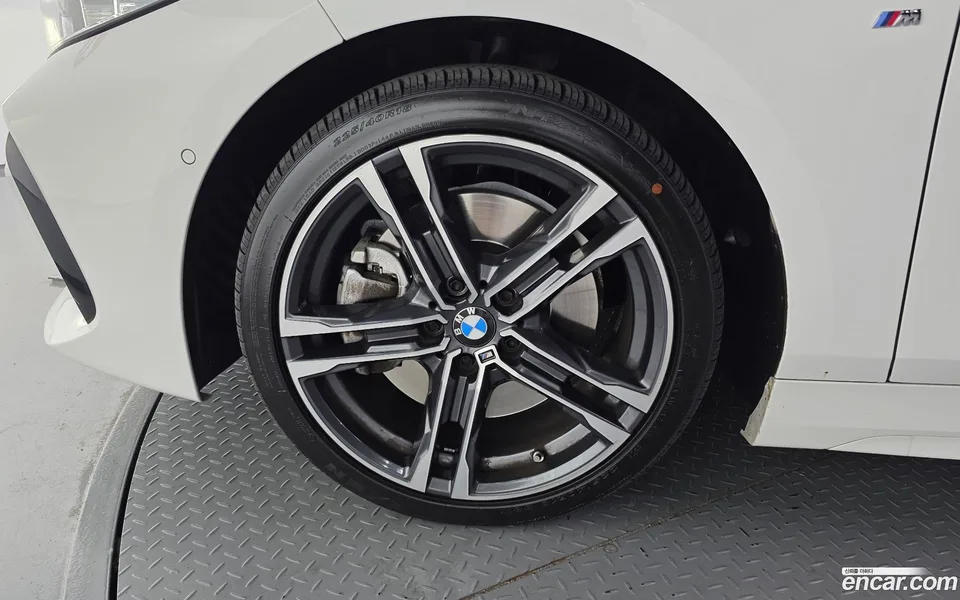 BMW 1 Series 120i M 2023 — миниатюра 5