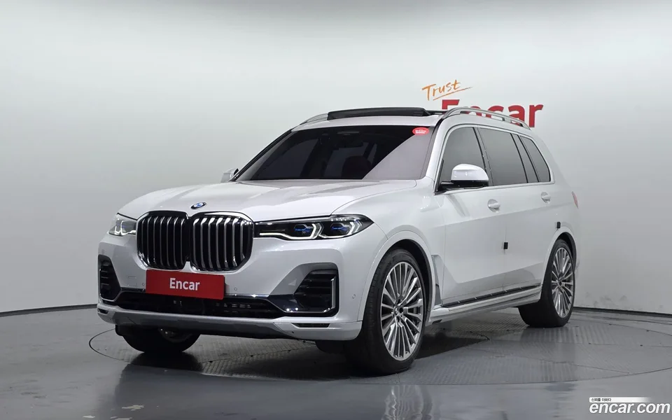 BMW X7 xDrive 40i 6 2022 — фото 1, купить с доставкой в Москву