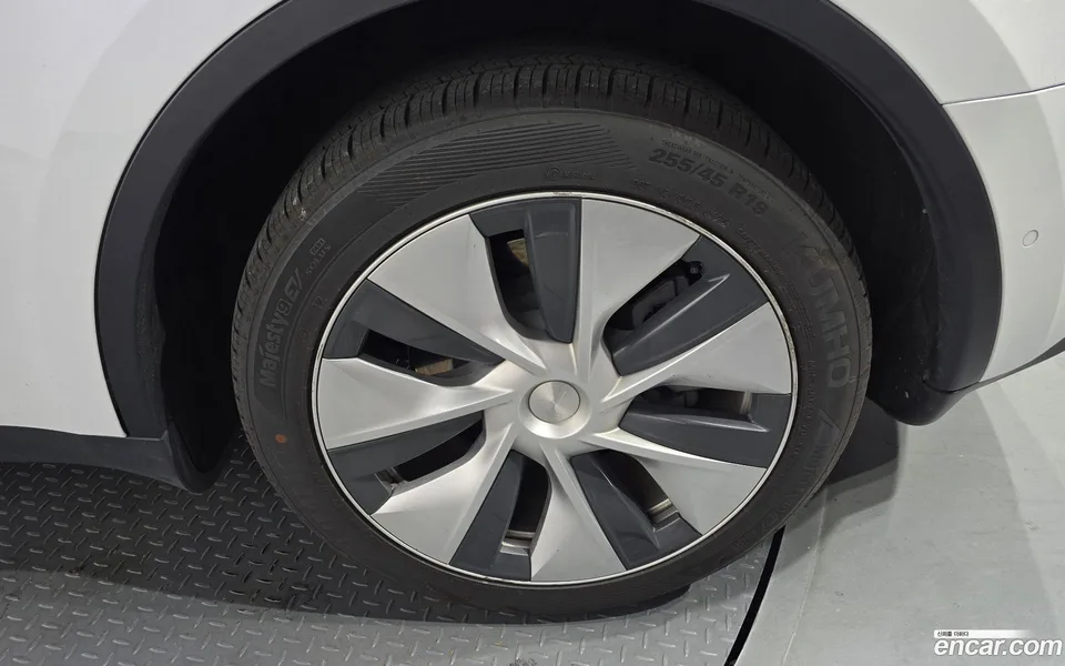 Tesla Model Y AWD 2022 — миниатюра 5