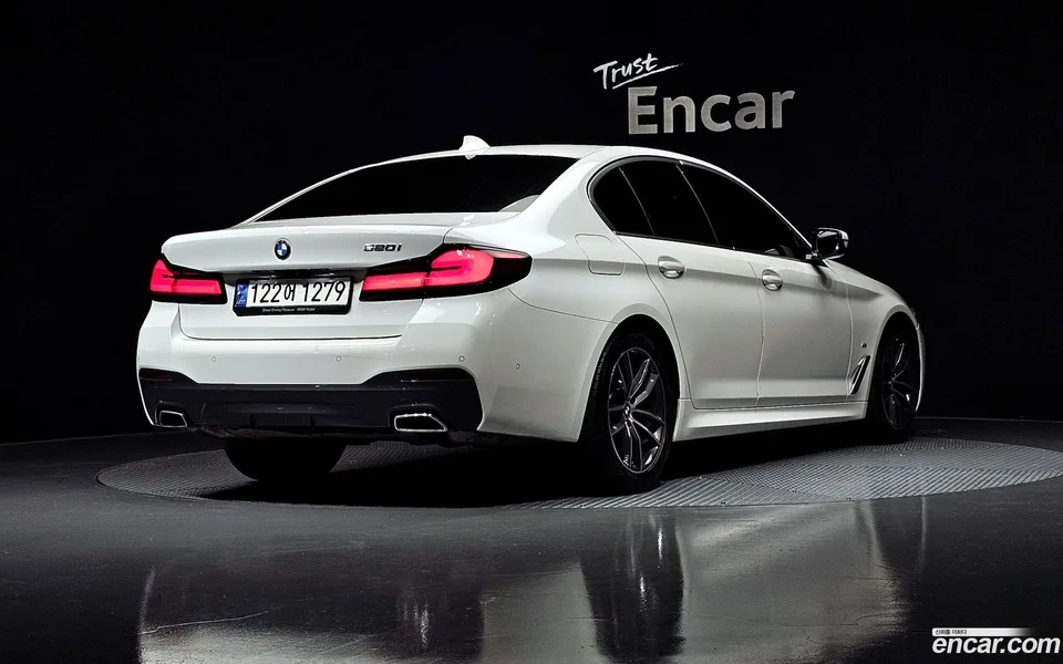 BMW 5 Series 520i M 2022 — миниатюра 2