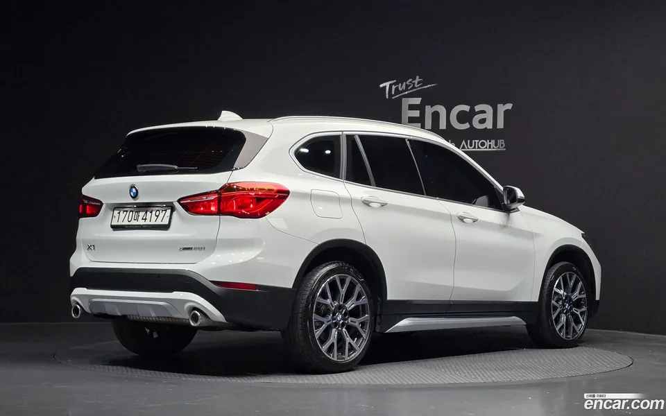 BMW X1 xDrive 20i xLine 2022 — миниатюра 2