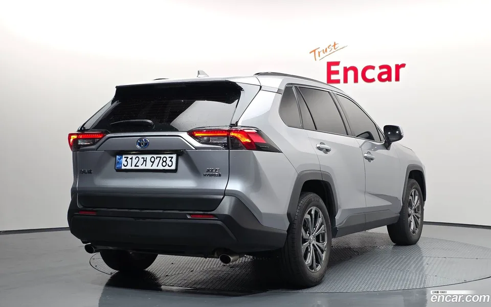 Toyota RAV4 2.5 2WD 2022 — миниатюра 2