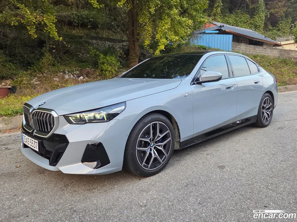 BMW 5 Series 520i M 2024 — миниатюра 2