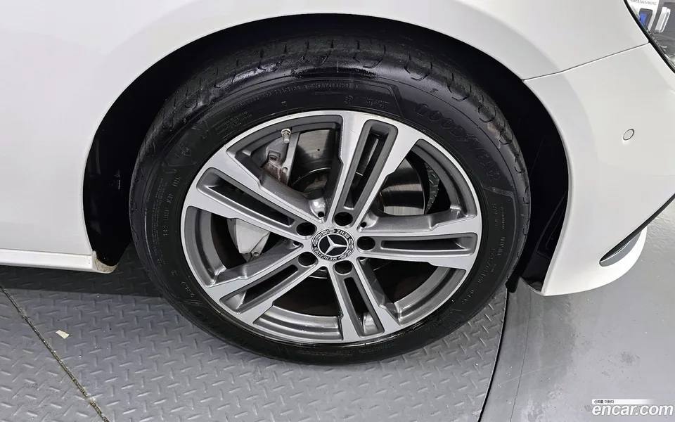 Mercedes-Benz E-Class E350 4MATIC 2022 — миниатюра 5